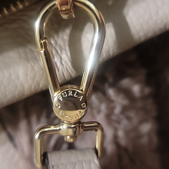 NWOT Beautiful Butter soft FURLA PEBBLED LEATHER SHOULDER BAG 3 COMPARTMENTS - Picture 10 of 10